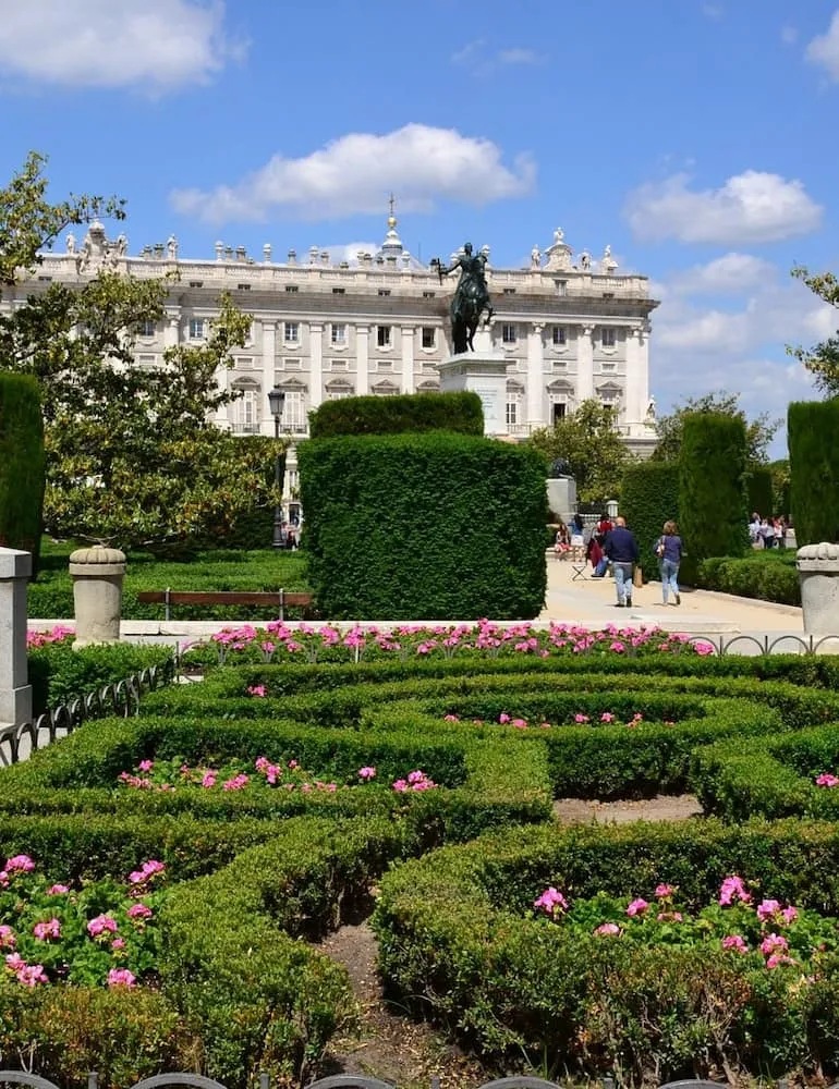 Plaza de Oriente Plaza de Oriente