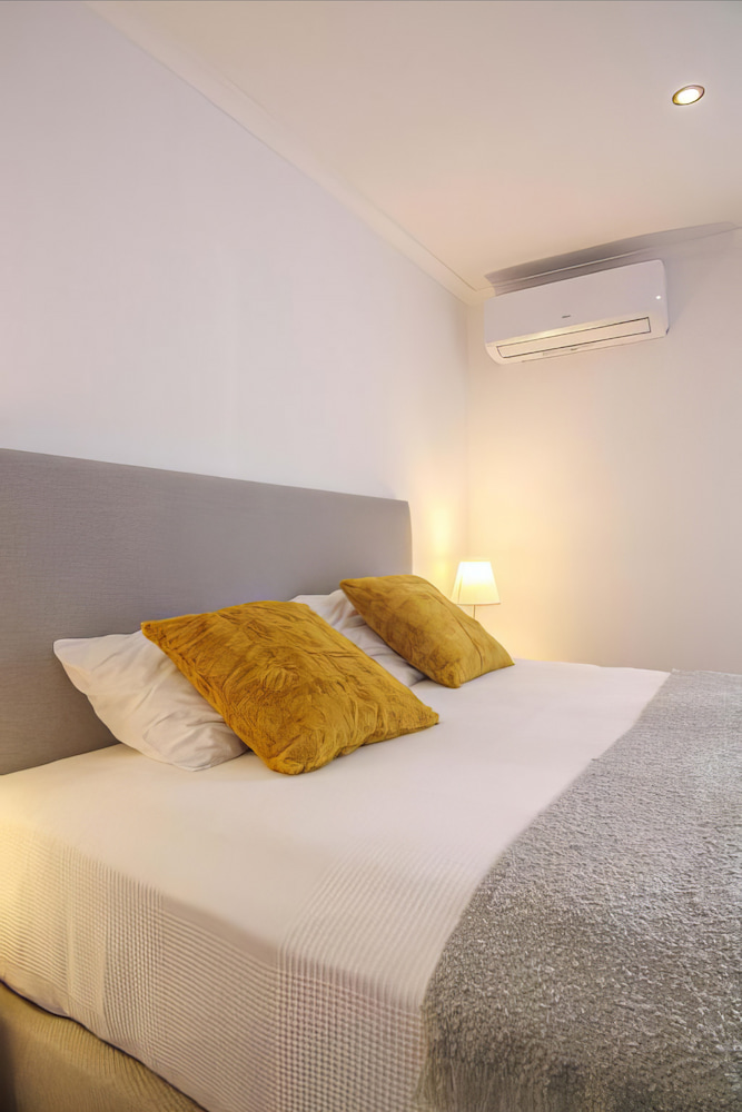 Pine House - Faro Airport, Beach and City Center Pine House - Faro Airport, Beach and City Center