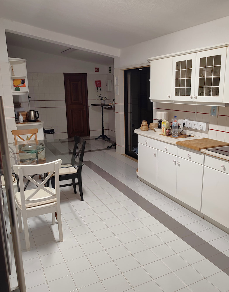 Pine House - Faro Airport, Beach and City Center Pine House - Faro Airport, Beach and City Center