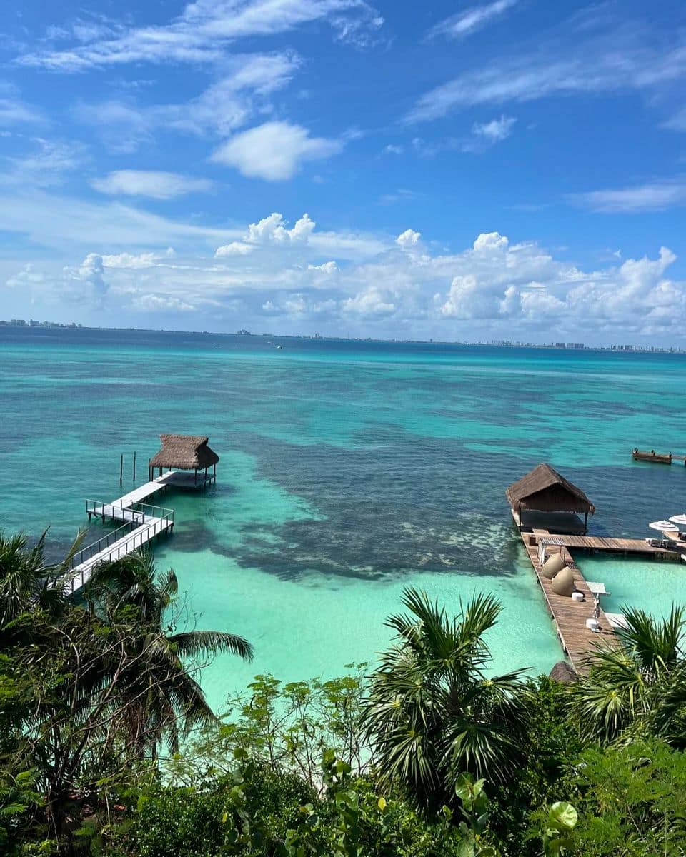 Mid Island, Isla Mujeres Mid Island, Isla Mujeres