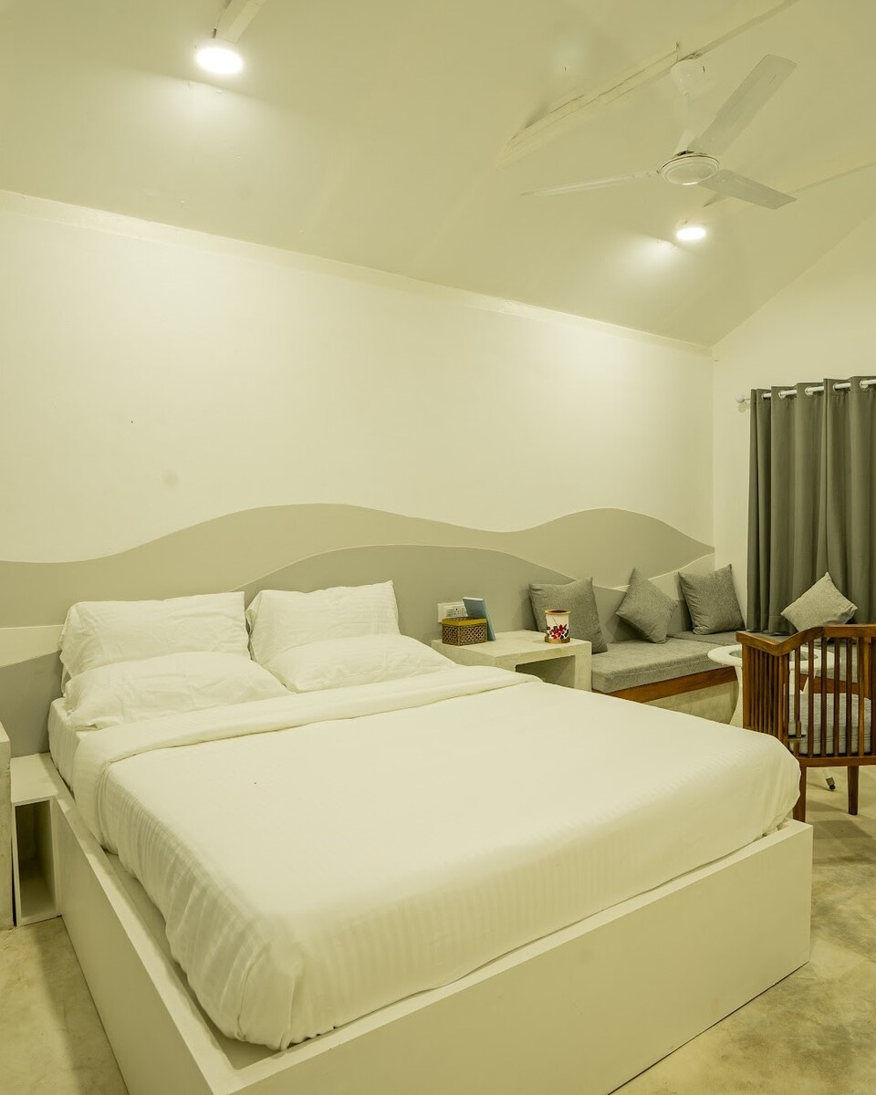 Pondicherry, Greek Bay (2) Pondicherry, Greek Bay