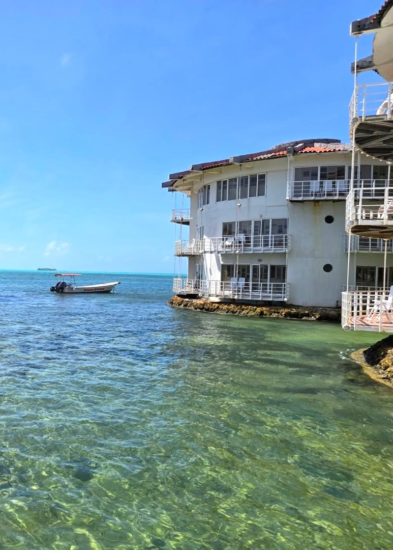 El Centro San Andres, San Andreas Island El Centro San Andres, San Andreas Island