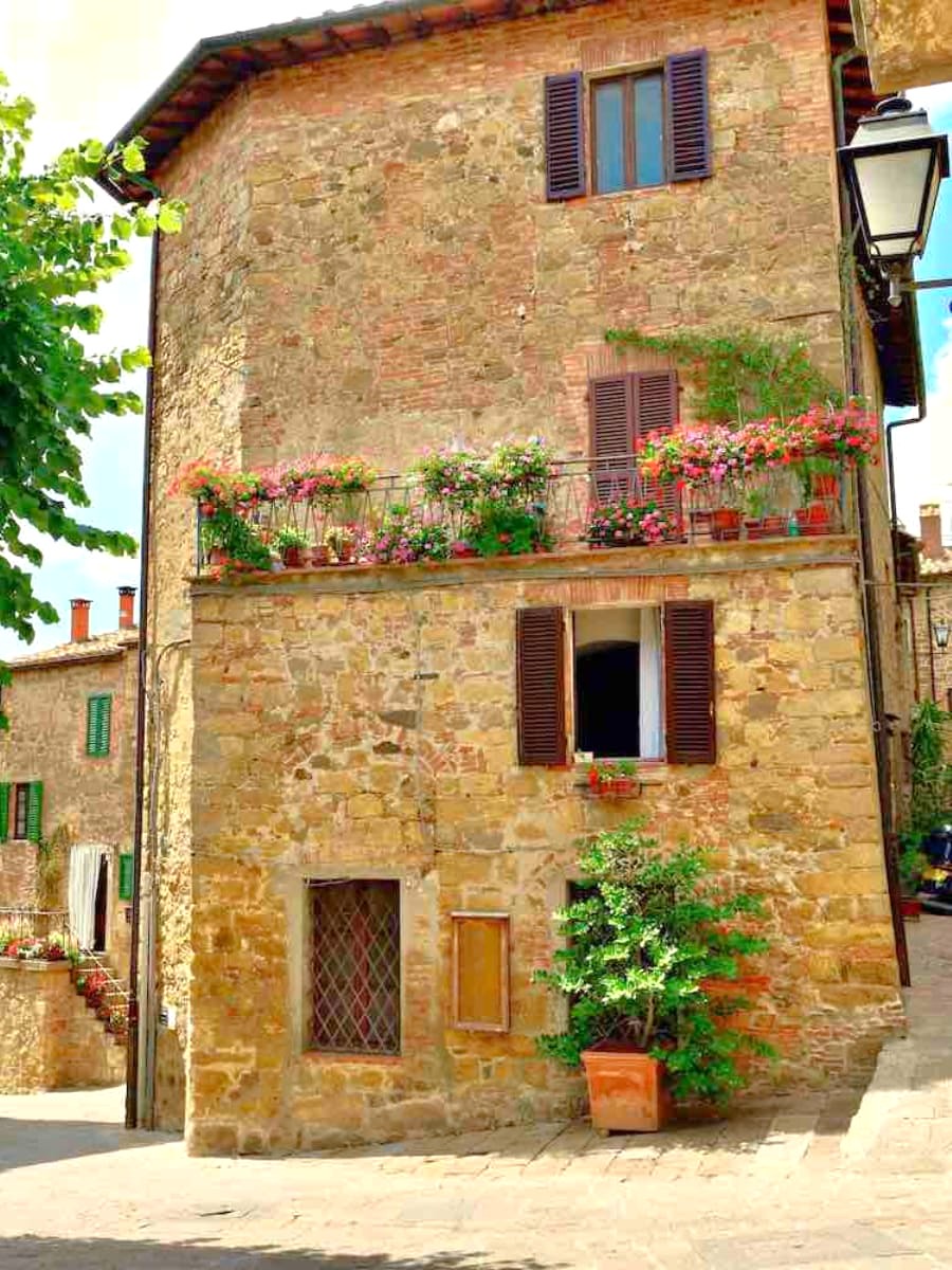 Monticchiello, Val d'Orcia, Tuscany Monticchiello, Val d'Orcia, Tuscany