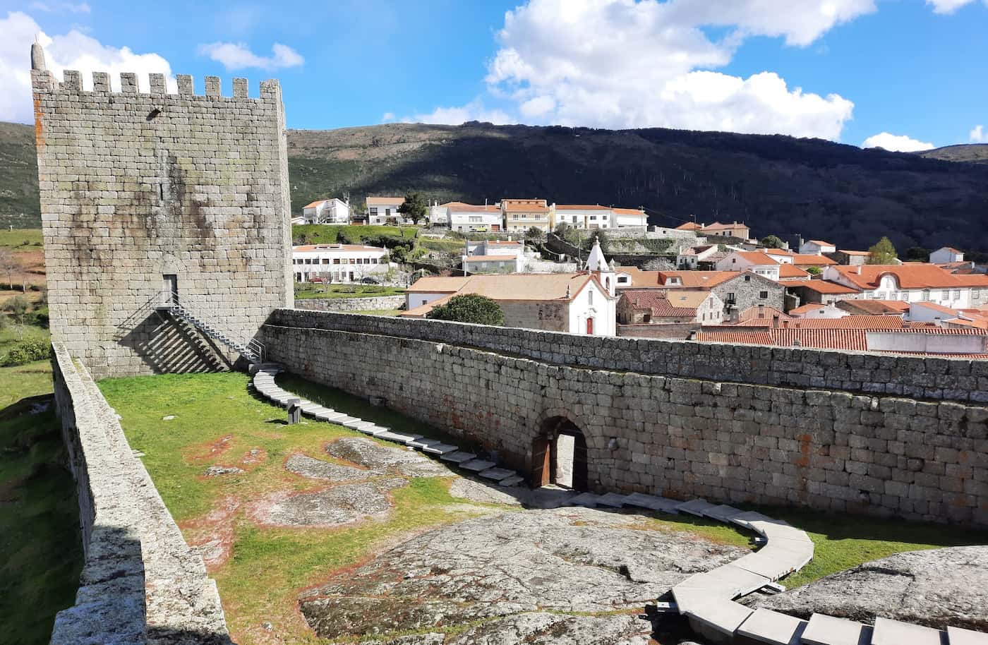 Linhares da Beira, Serra da Estrela Linhares da Beira, Serra da Estrela