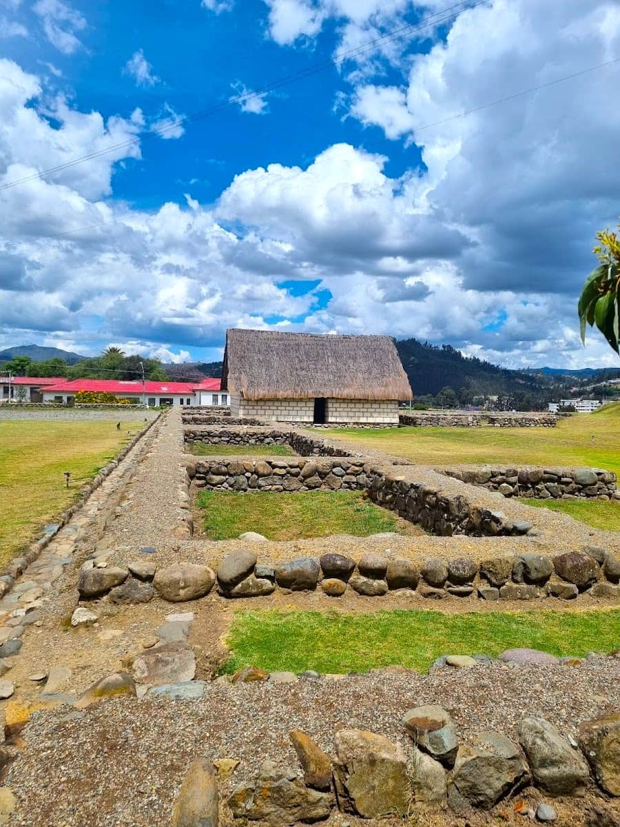 Ruinas de Pumapungo, Cuenca, Ecuador Ruinas de Pumapungo, Cuenca, Ecuador